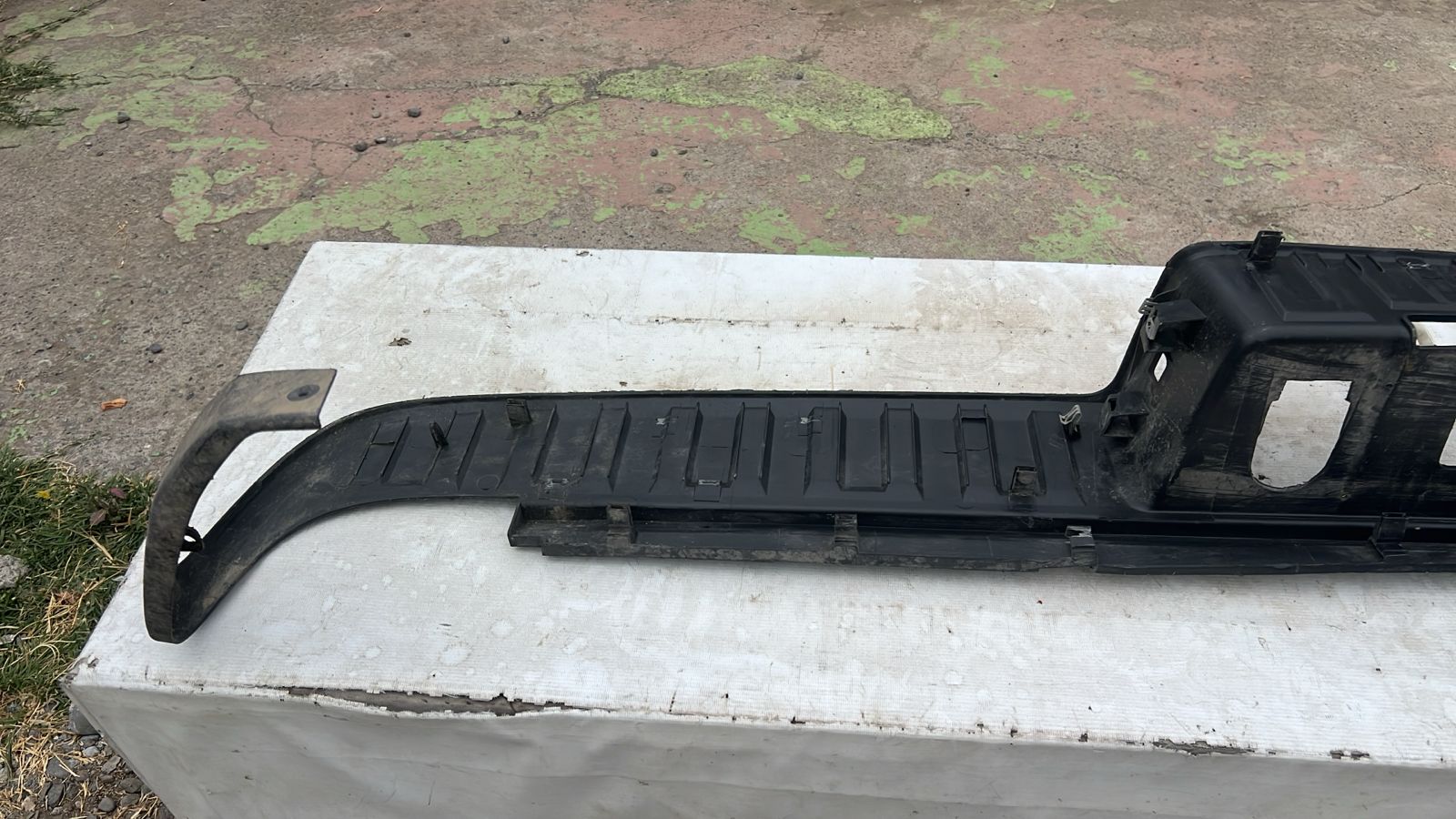 MOLDURA PARACHOQUE TRASERO CHEVROLET SILVERADO (17-19) - Imagen 4