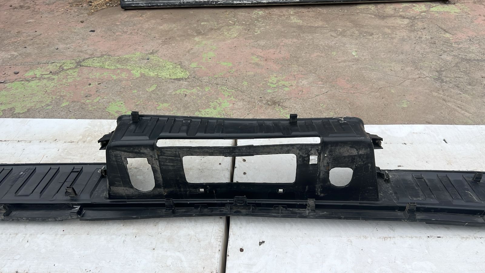 MOLDURA PARACHOQUE TRASERO CHEVROLET SILVERADO (17-19) - Imagen 5