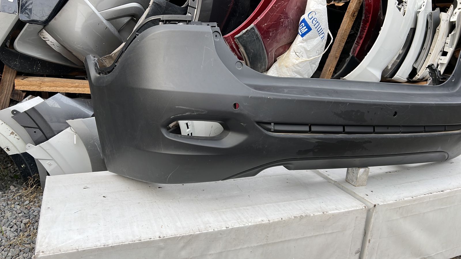 (ORIGINAL NUEVO) PARACHOQUE TRASERO CHEVROLET SPIN ACTIV (19-23) - Imagen 2