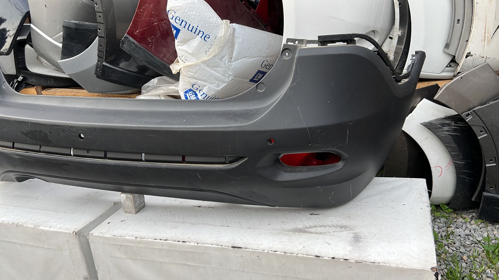 (ORIGINAL NUEVO) PARACHOQUE TRASERO CHEVROLET SPIN ACTIV (19-23) - Imagen 3