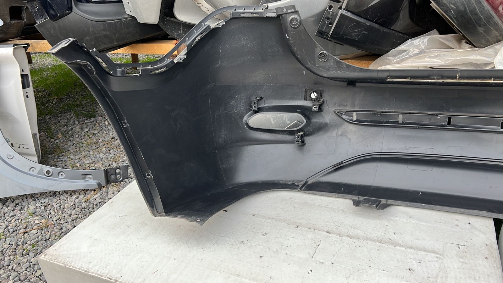 (ORIGINAL NUEVO) PARACHOQUE TRASERO CHEVROLET SPIN ACTIV (19-23) - Imagen 5