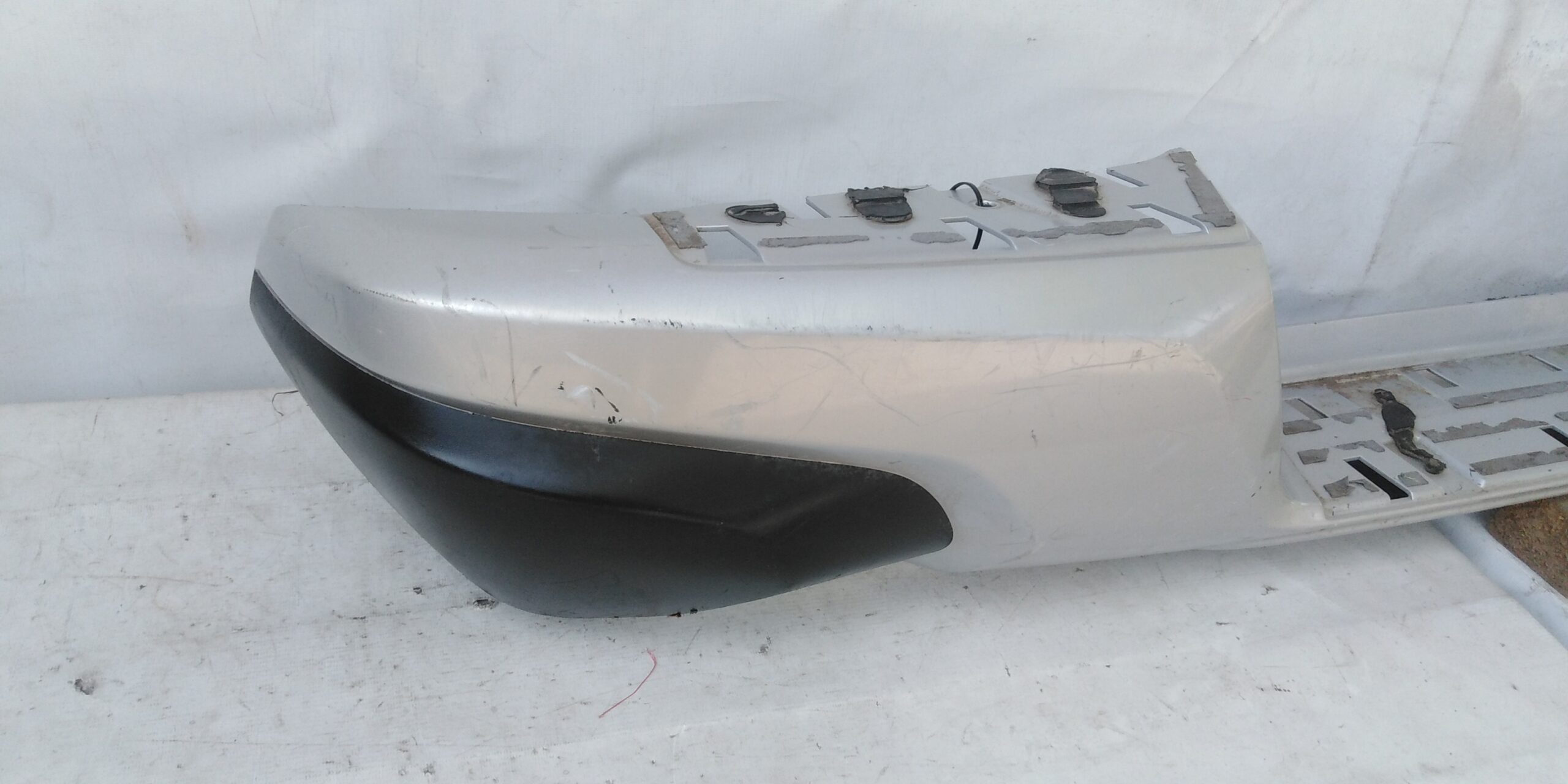 MOLDURA PARACHOQUE TRASERO MITSUBISHI L200 (16-19) - Imagen 2