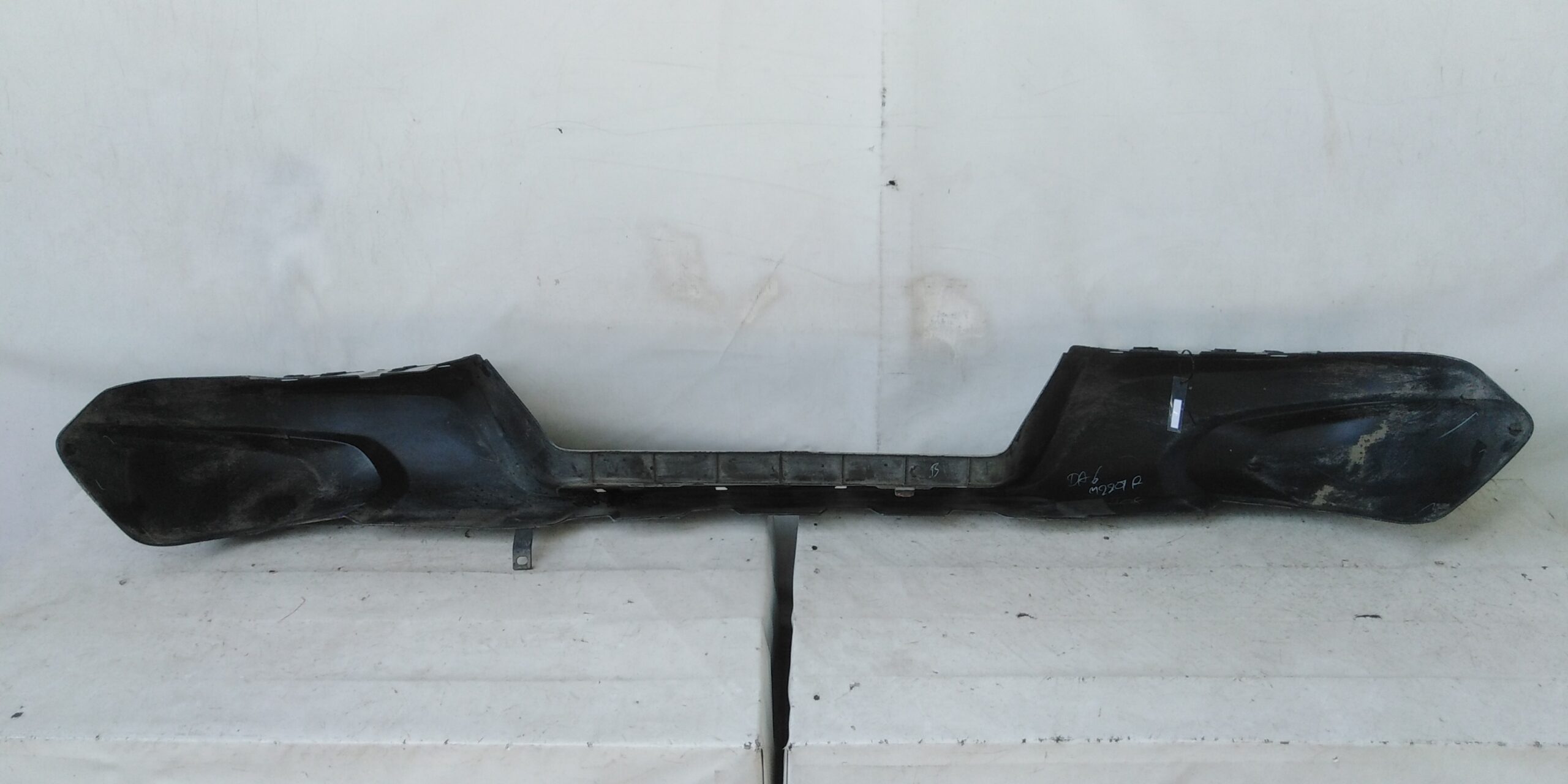 MOLDURA PARACHOQUE TRASERO MITSUBISHI L200 (16-19) - Imagen 4