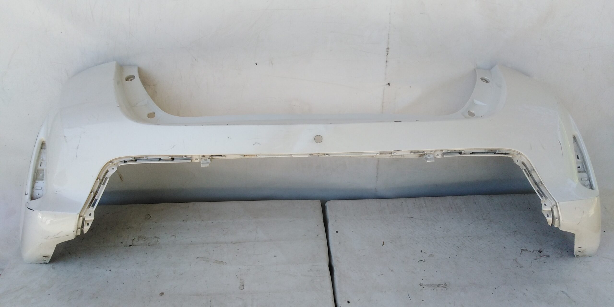 PARACHOQUE TRASERO TOYOTA AURIS (13-15)