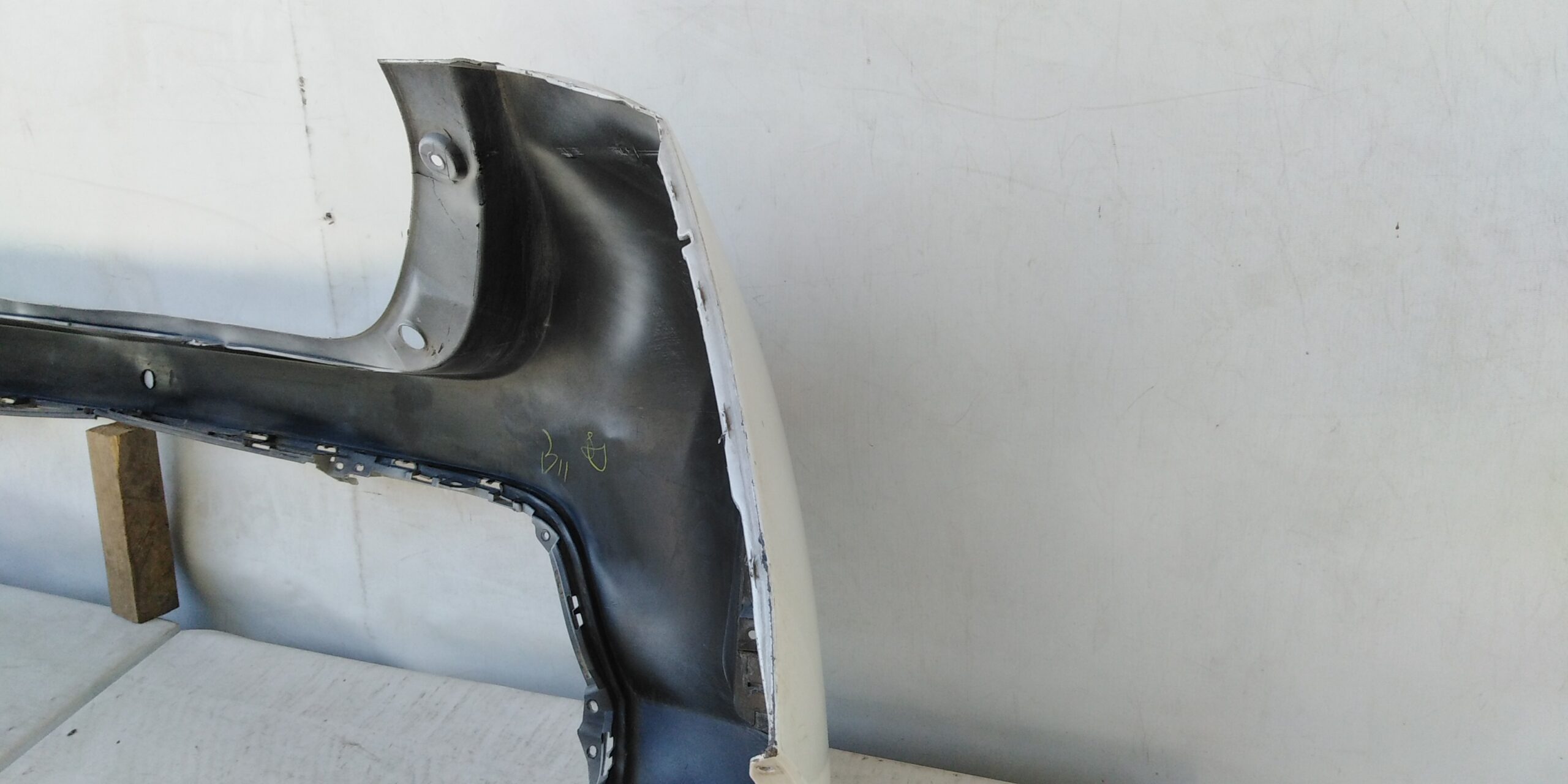 PARACHOQUE TRASERO TOYOTA AURIS (13-15) - Imagen 5