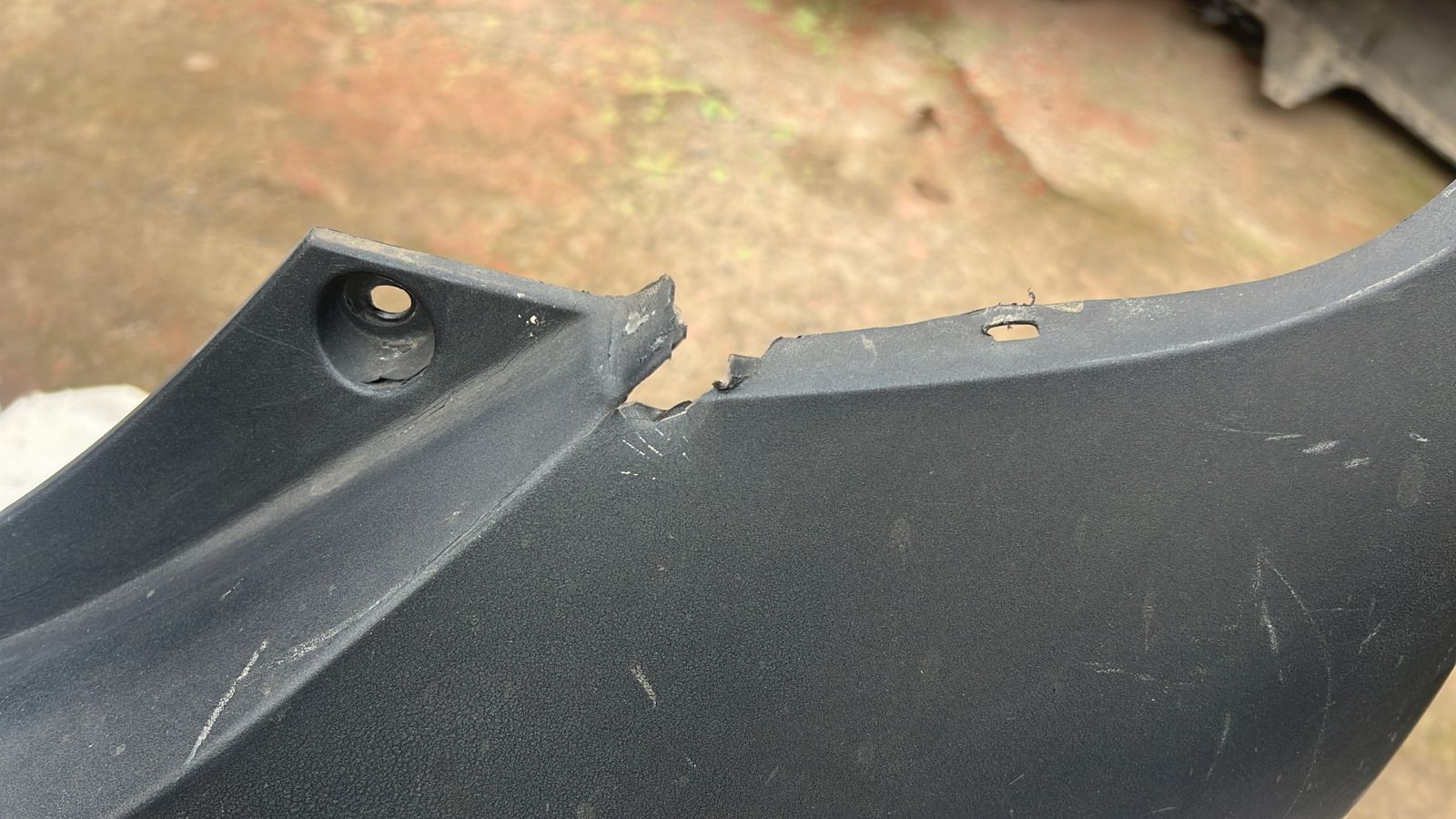 PARACHOQUE TRASERO TOYOTA COROLLA SEDAN (14-15) - Imagen 4