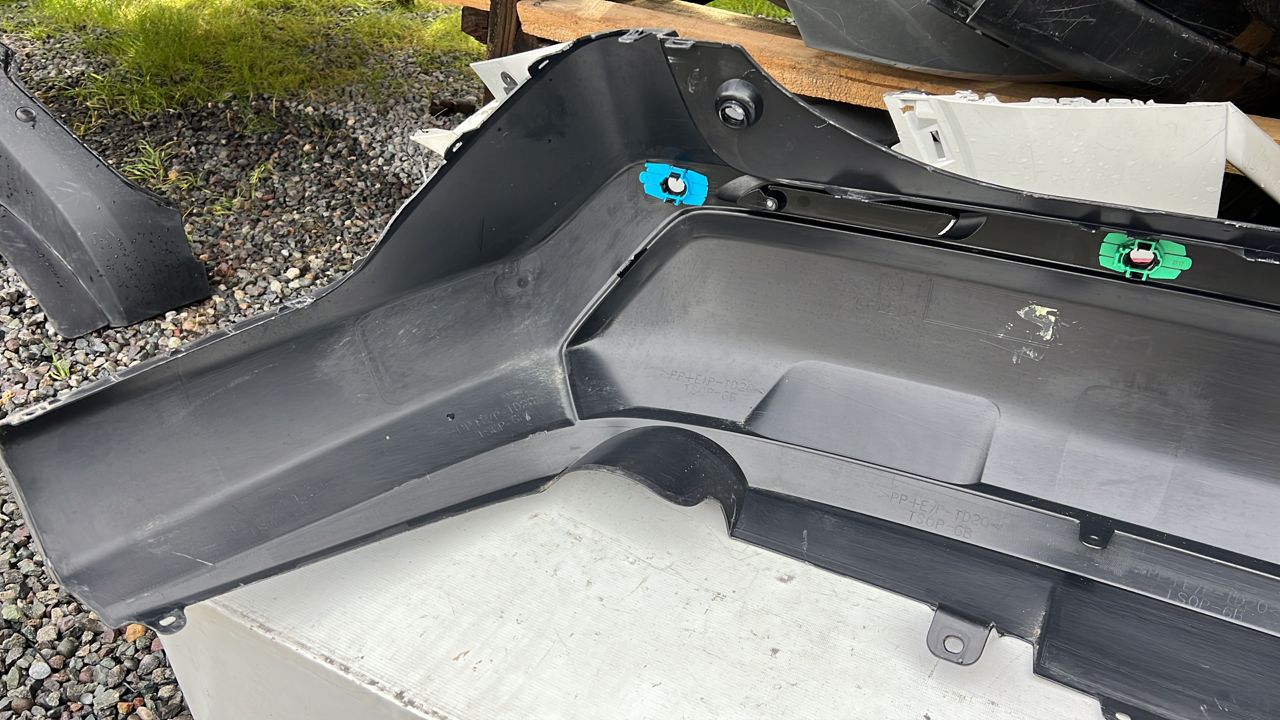 PARACHOQUE TRASERO TOYOTA RAV4 (19-22) - Imagen 5