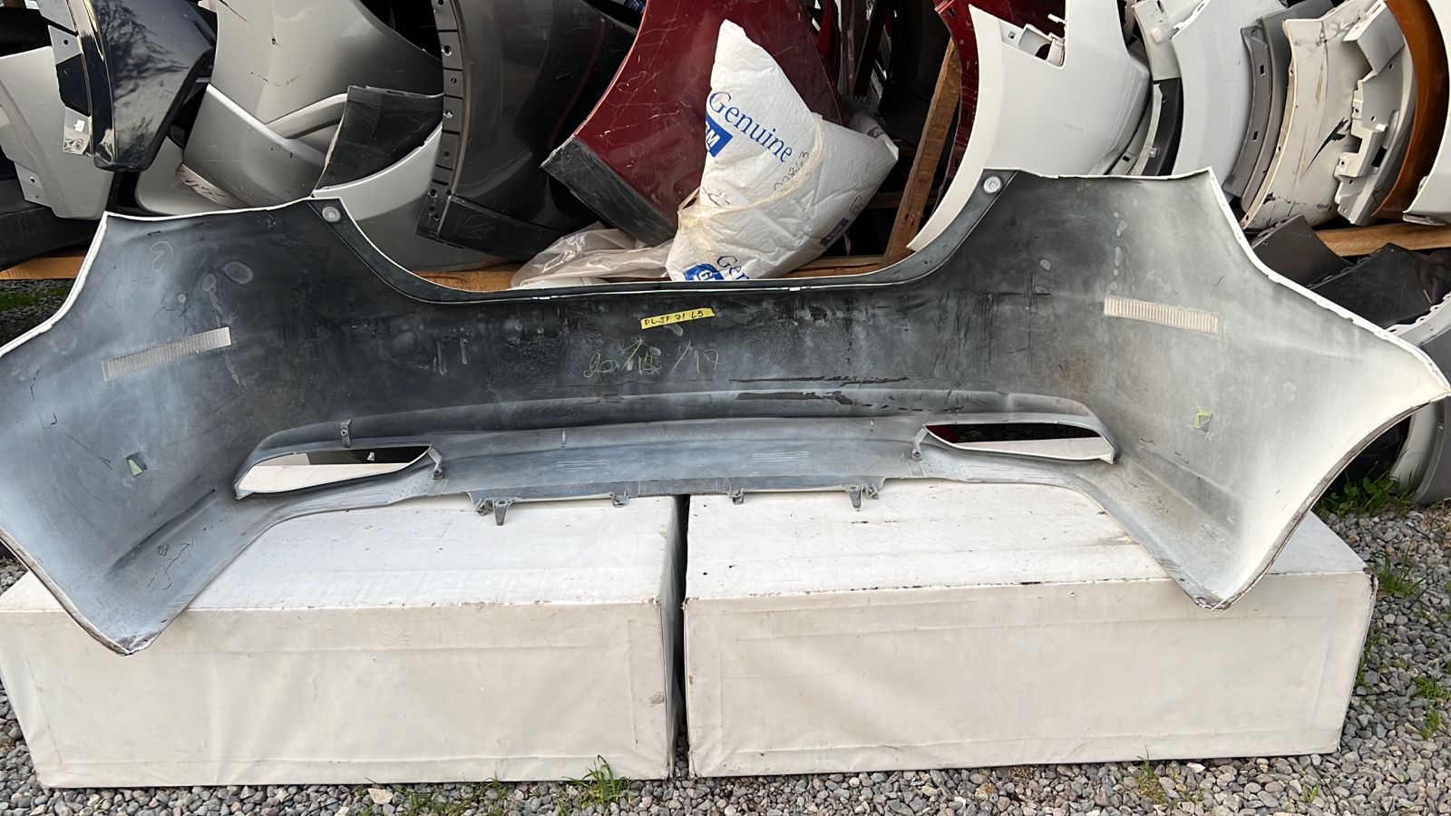 PARACHOQUE TRASERO TOYOTA YARIS SEDAN (21-22) - Imagen 7