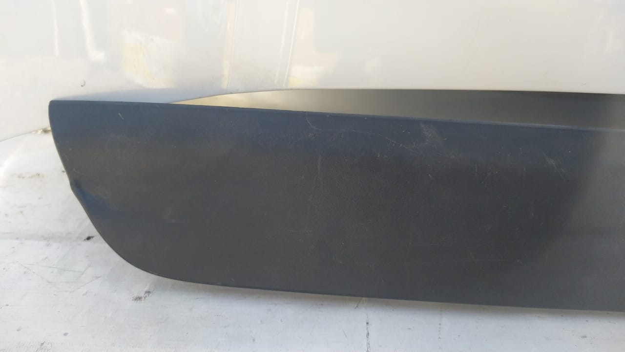 MOLDURA PORTALON TOYOTA RAV4 (19-23) - Imagen 2