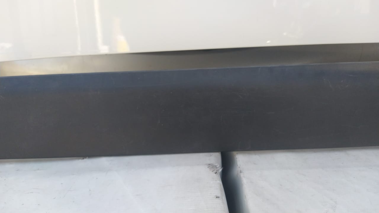 MOLDURA PORTALON TOYOTA RAV4 (19-23) - Imagen 3