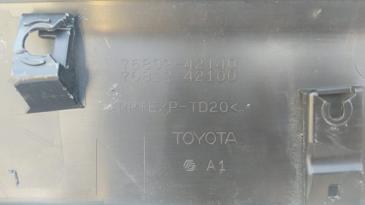 MOLDURA PORTALON TOYOTA RAV4 (19-23) - Imagen 6