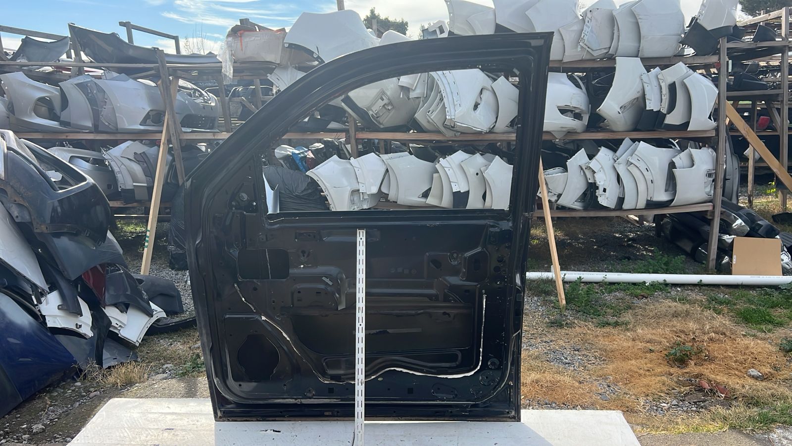 PUERTA DELANTERA DERECHA CHEVROLET SILVERADO (17-19) - Imagen 2