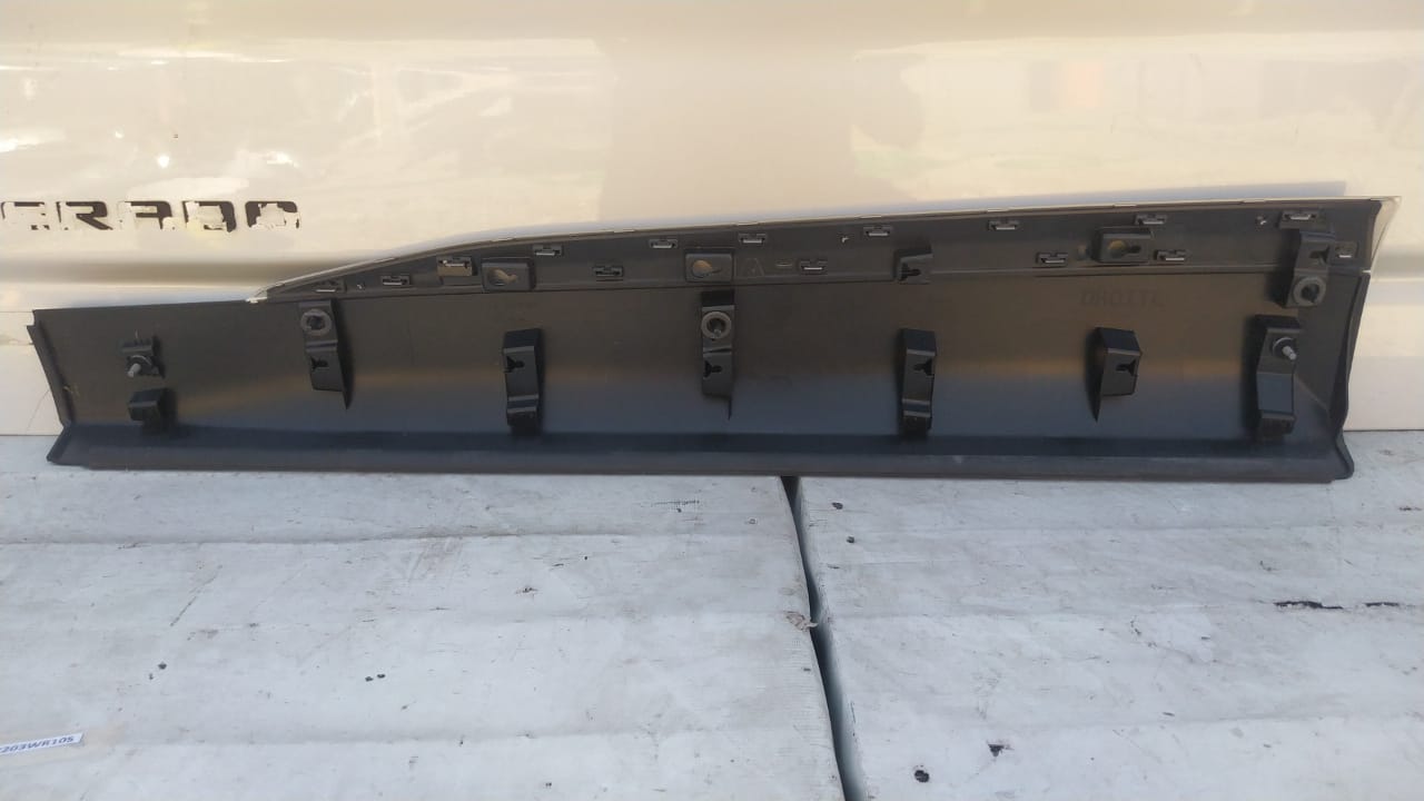 MOLDURA PUERTA DELANTERA DERECHA PEUGEOT 2008 (19-23) - Imagen 2