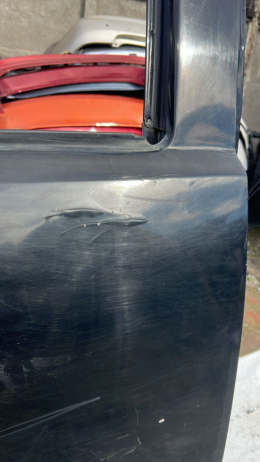 PUERTA TRASERA DERECHA CHEVROLET SILVERADO (17-19) - Imagen 2