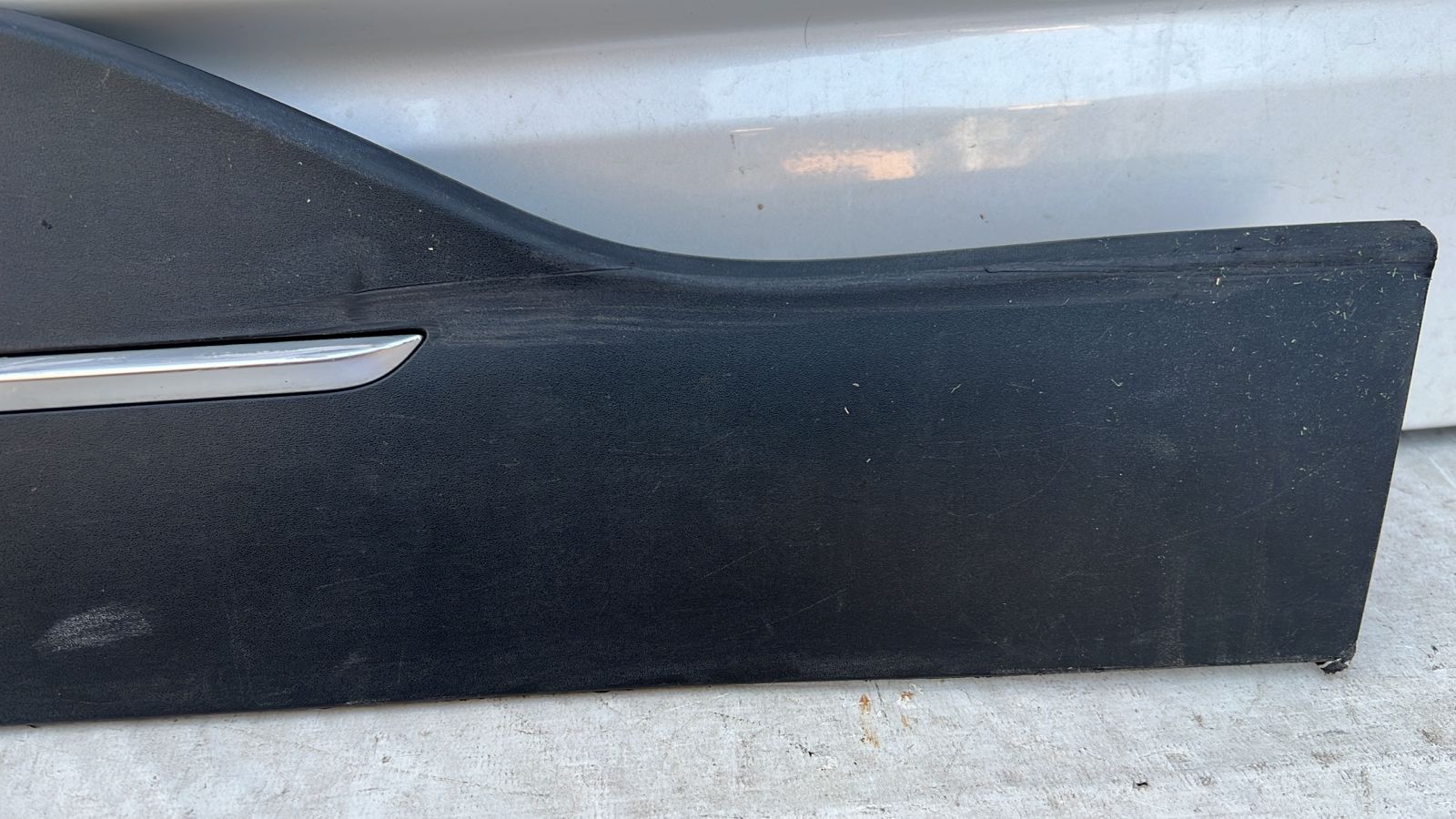 MOLDURA PUERTA TRASERA IZQUIERDA CHEVROLET GROOVE (21-23) - Imagen 4