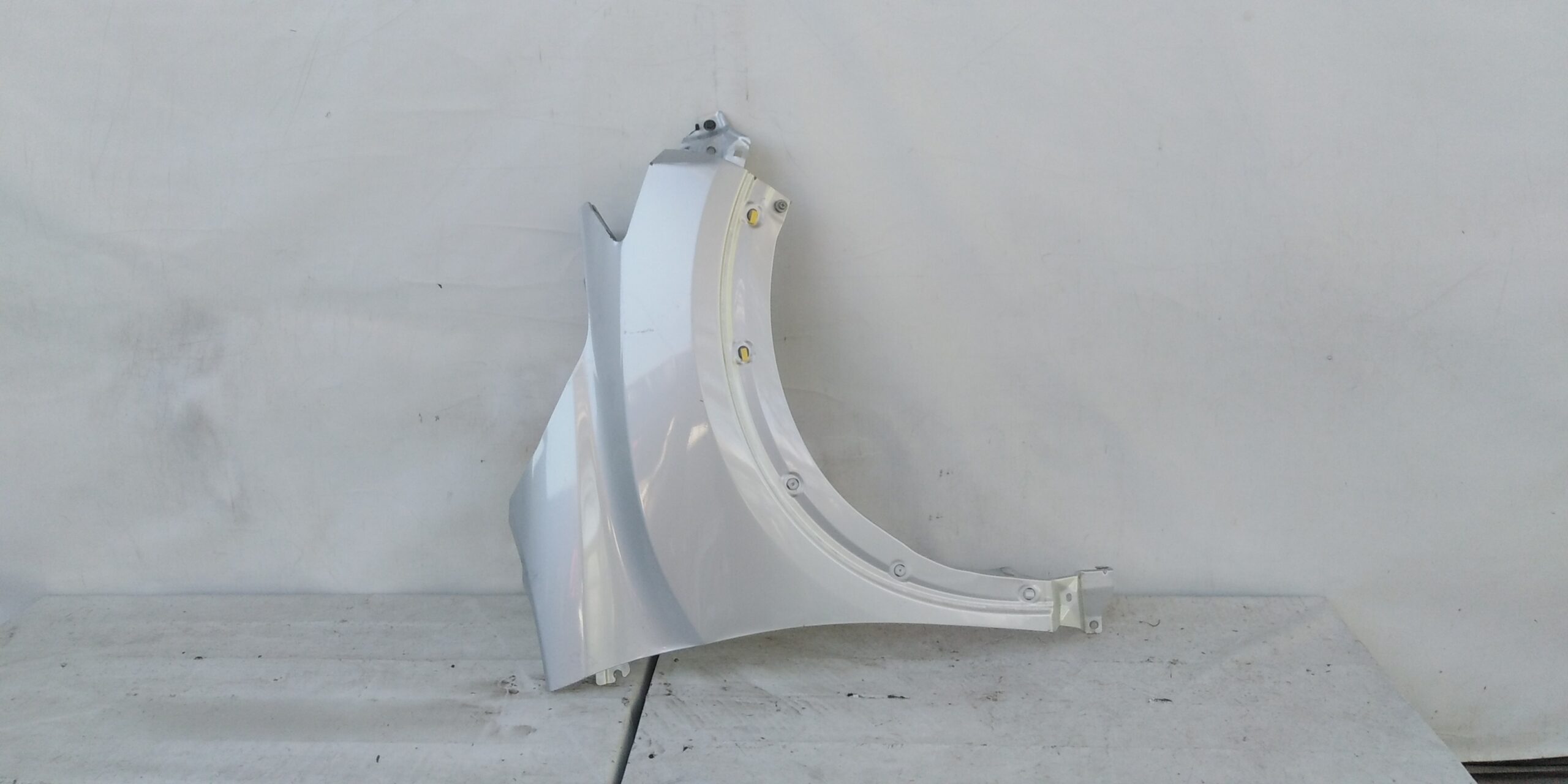 TAPABARRO DERECHO NISSAN KICKS (17-20)