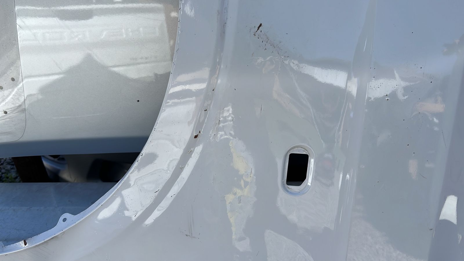 TAPABARRO IZQUIERDO CHEVROLET N400 (20-23) - Imagen 2