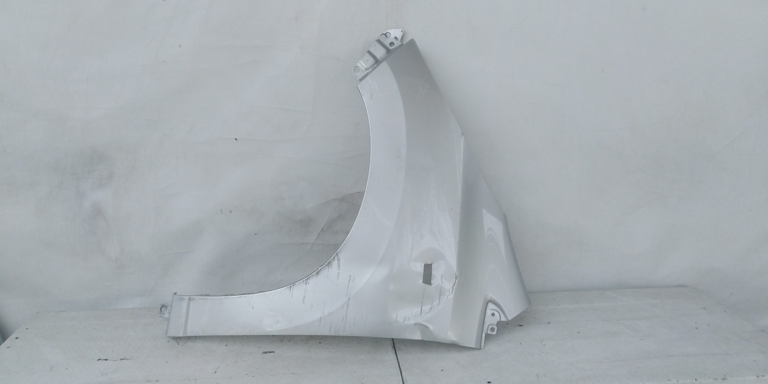 TAPABARRO IZQUIERDO CHEVROLET SPIN (17-18)