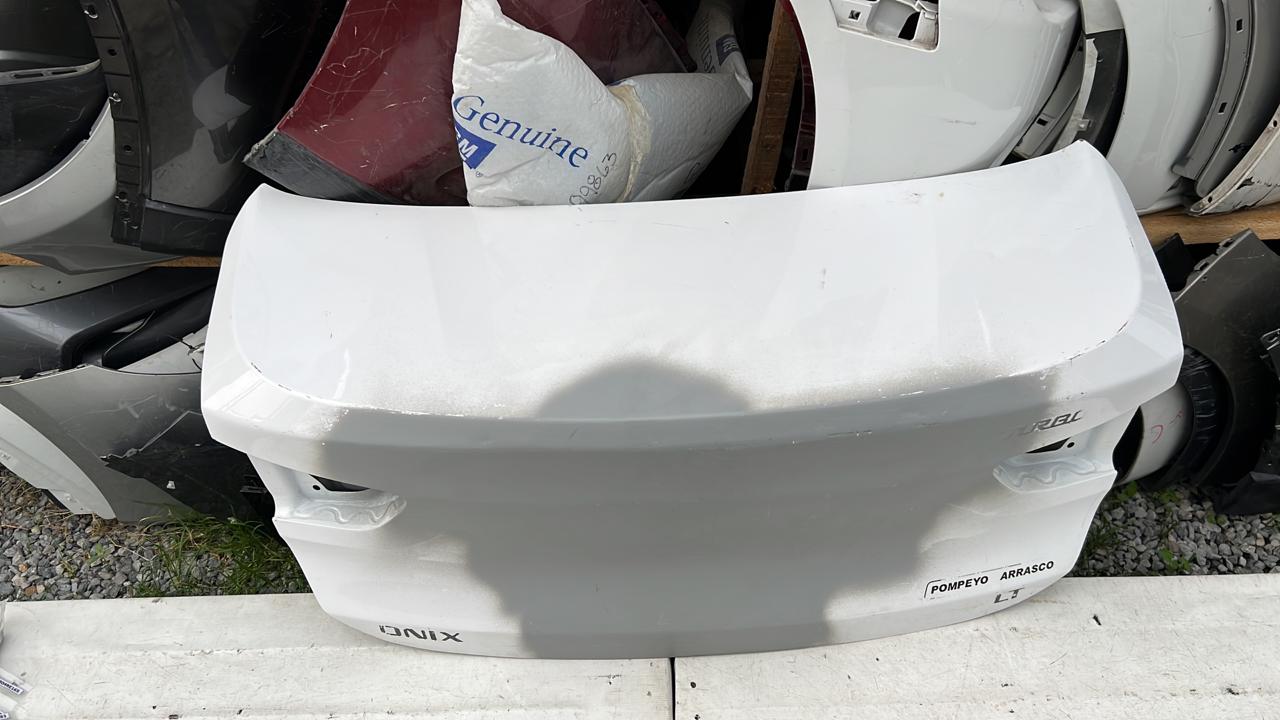 TAPA MALETA CHEVROLET ONIX SEDAN (20-22) - Imagen 2