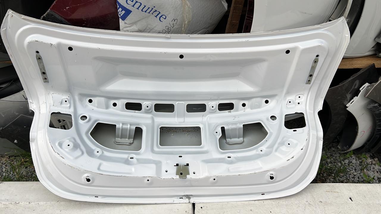 TAPA MALETA CHEVROLET ONIX SEDAN (20-22) - Imagen 3