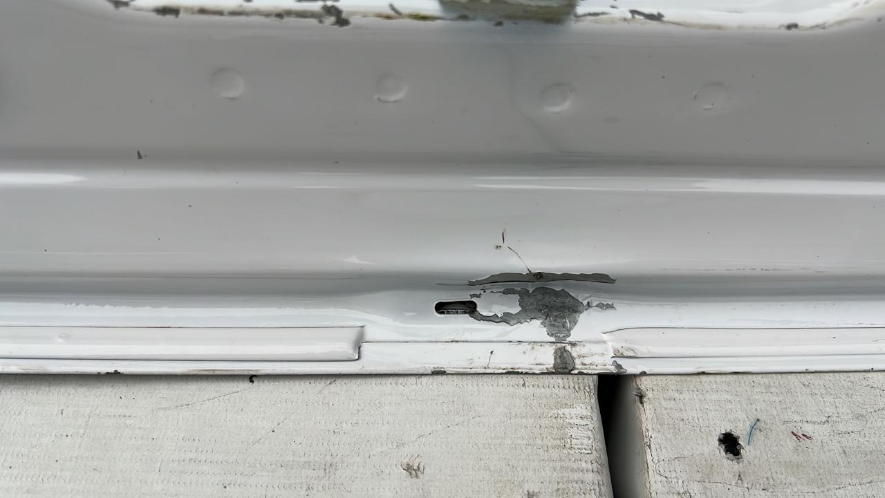 TAPA MALETA CHEVROLET ONIX SEDAN (20-22) - Imagen 4