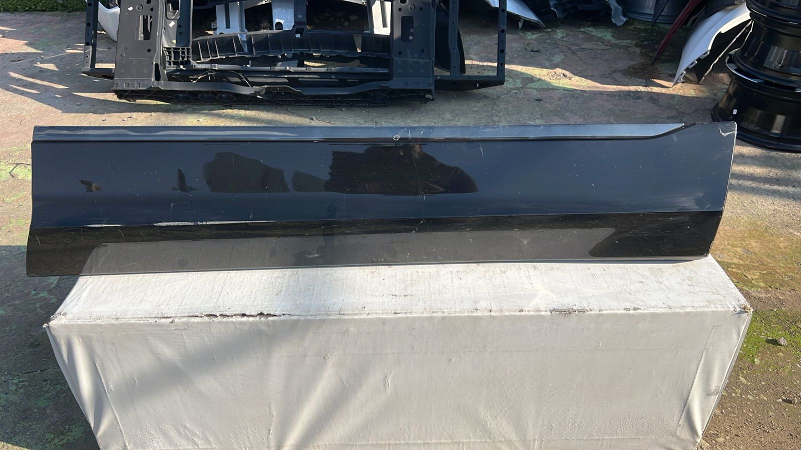 MOLDURA PUERTA DELANTERA DERECHA CHEVROLET BLAZER (18-20) - Imagen 2