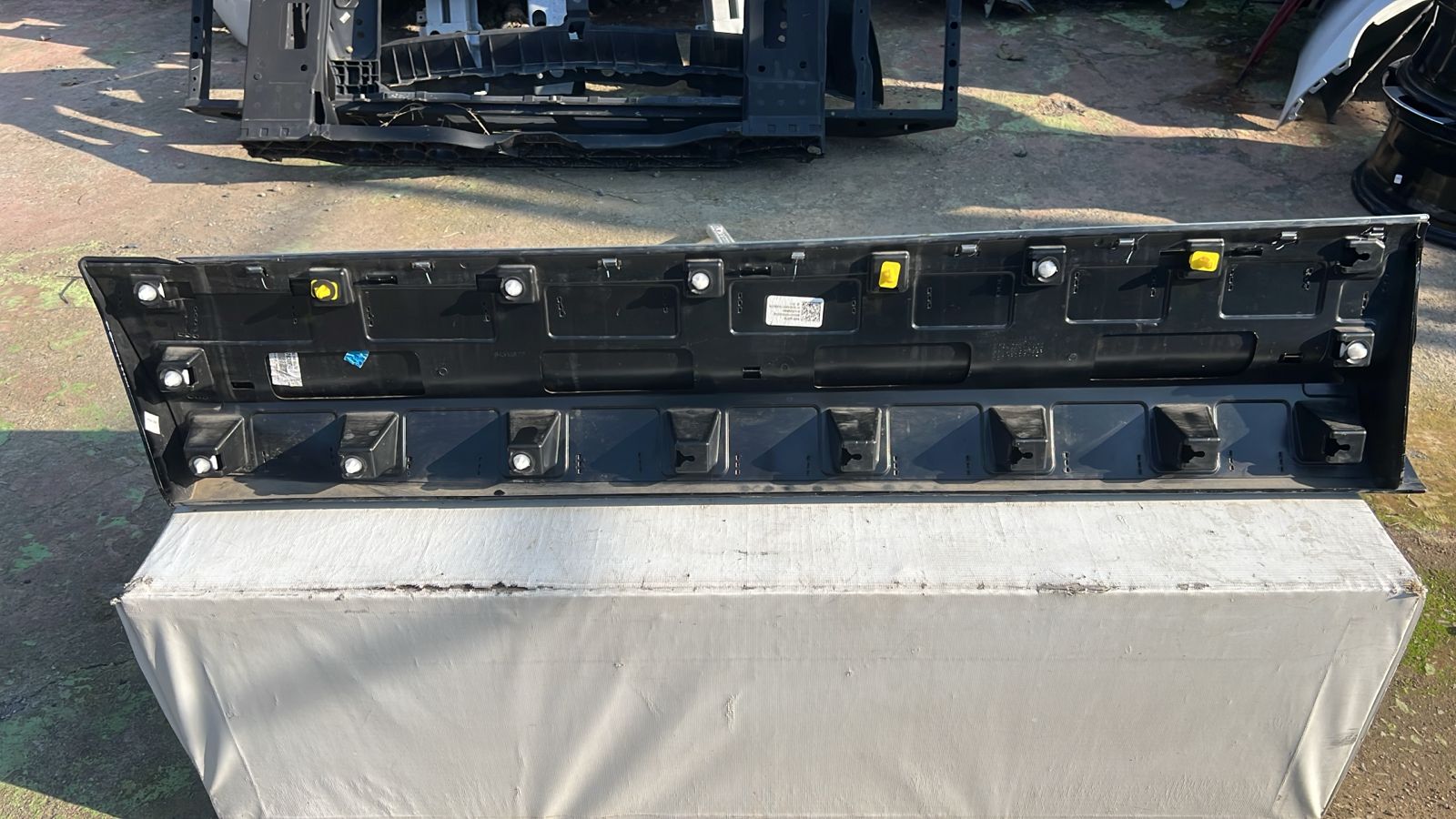 MOLDURA PUERTA DELANTERA DERECHA CHEVROLET BLAZER (18-20) - Imagen 3