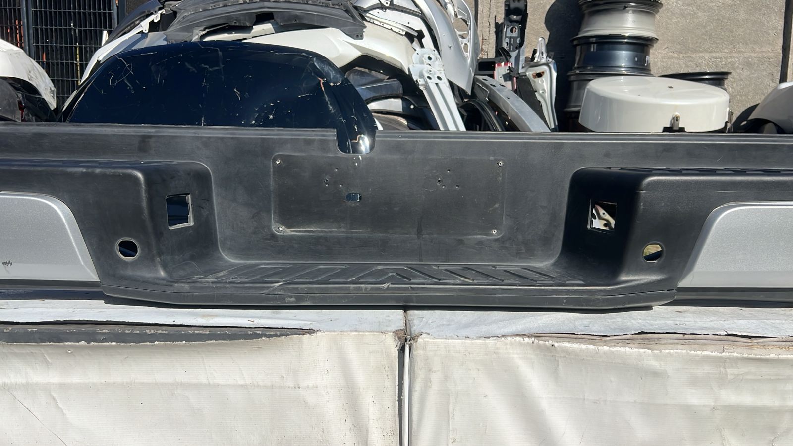 PARACHOQUE TRASERO NISSAN NAVARA (21-24) - Imagen 3